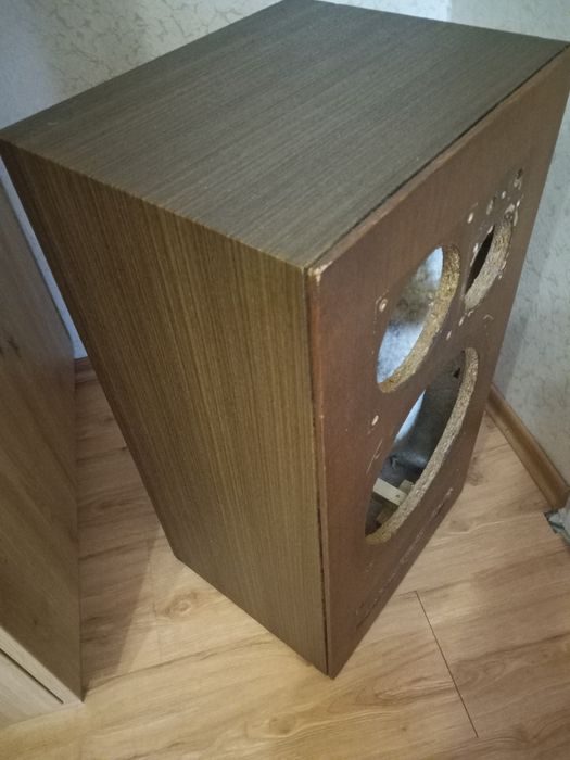 Продавам кутия за колони  Амфитон