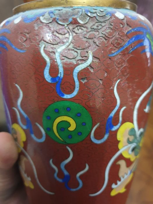 Старая китайская ваза клуазонне. перегородчатая эмаль