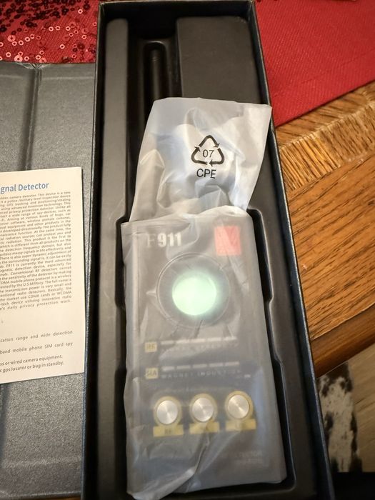 F911 Детектор за скрити камери и микрофони