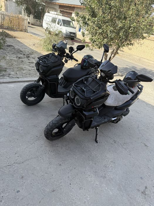 Mototsikllar sotiladi