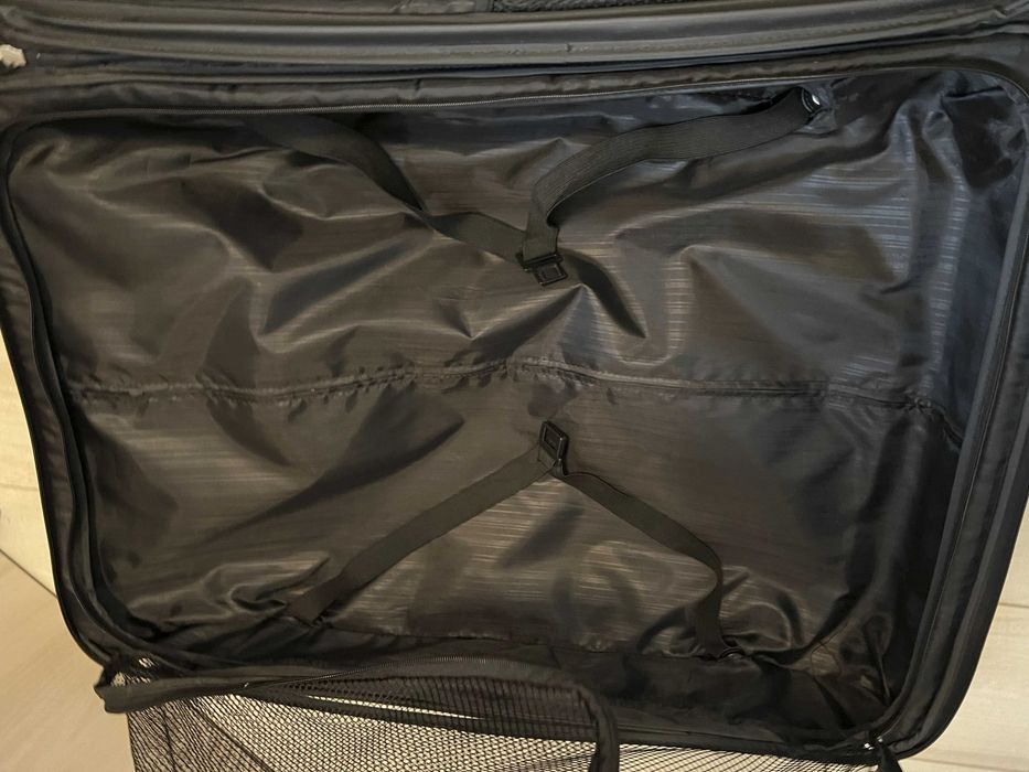 Куфар Samsonite, голям, ползван, колелцата работят префектно