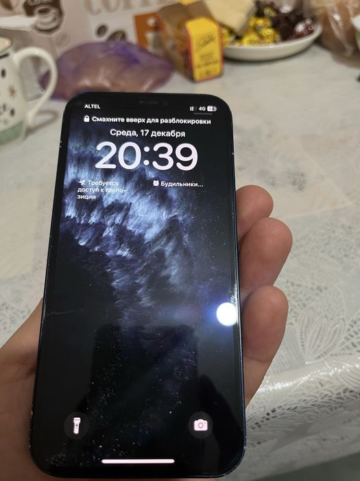 Продам Iphone 12  64gb