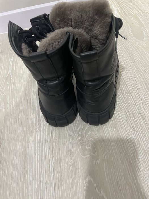 Продам ботинки на мальчика, размер 38