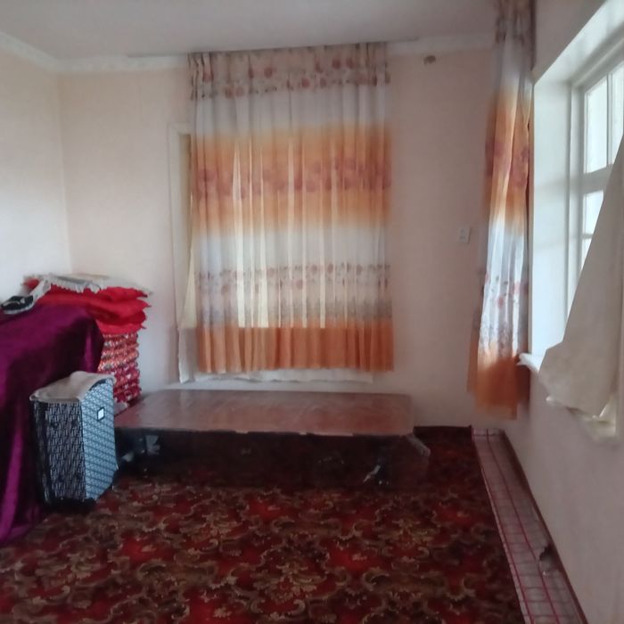 Uy sotiladi 6 sotix 2 xona 1ta oshxona 1 ta xammom