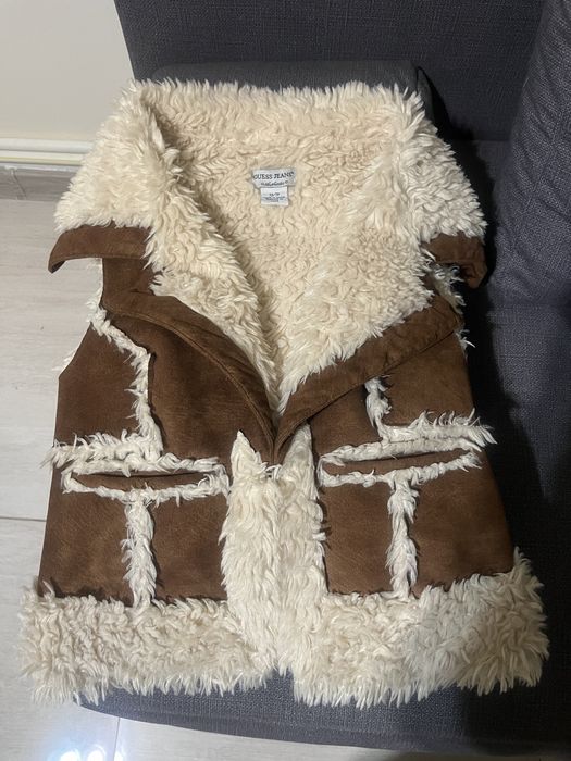 Vesta cojocel/guess