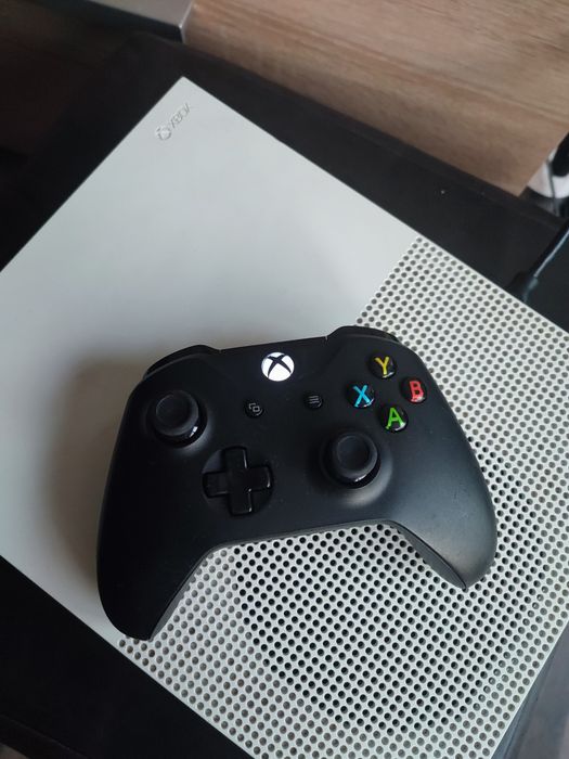 XBOX ONE S два комплекта