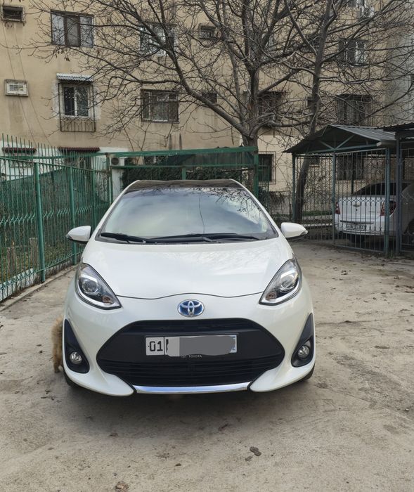Toyota priusC Tozza SROCHNA Sotiladi