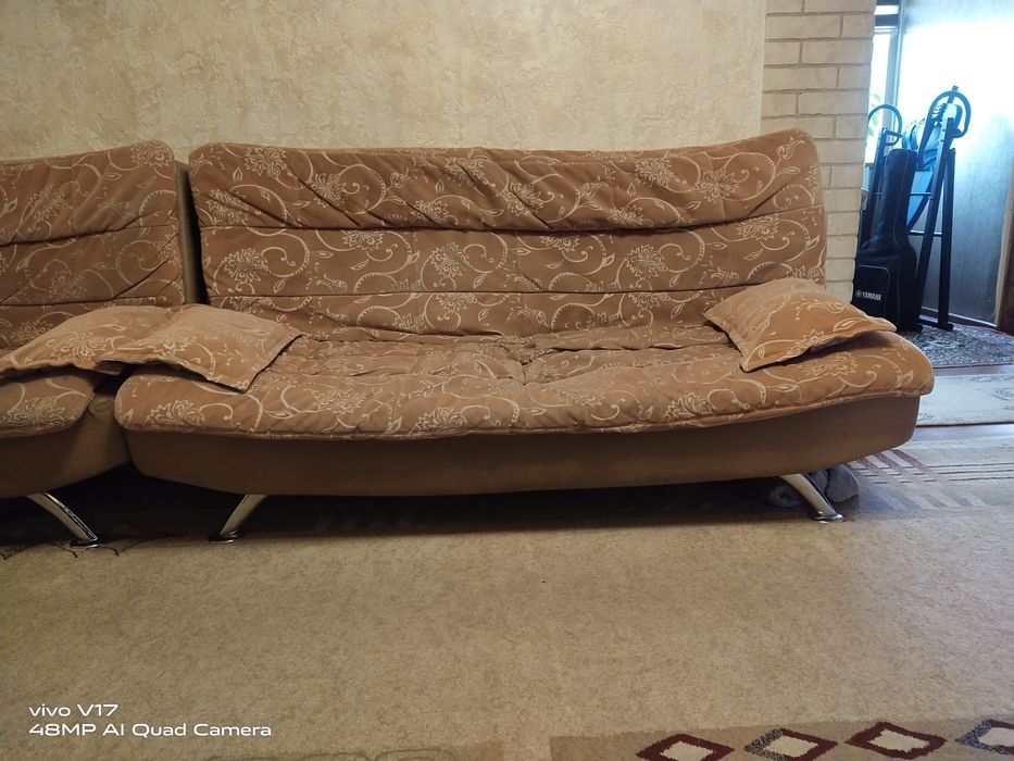 Диваны есть 3 шт