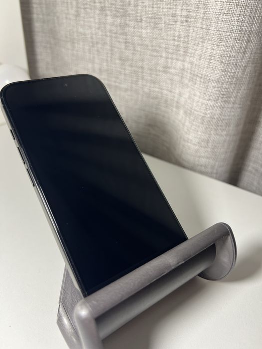 Продам айфон 16 про с гарантией