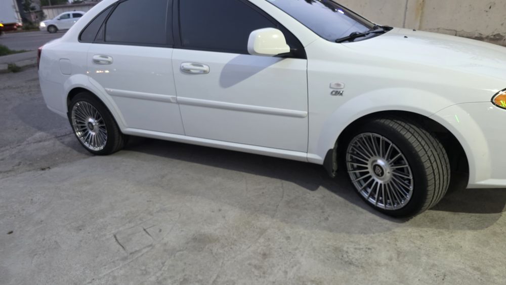 R 17 215/45 
Saka Diska balon bilan 700$ xolati zoor