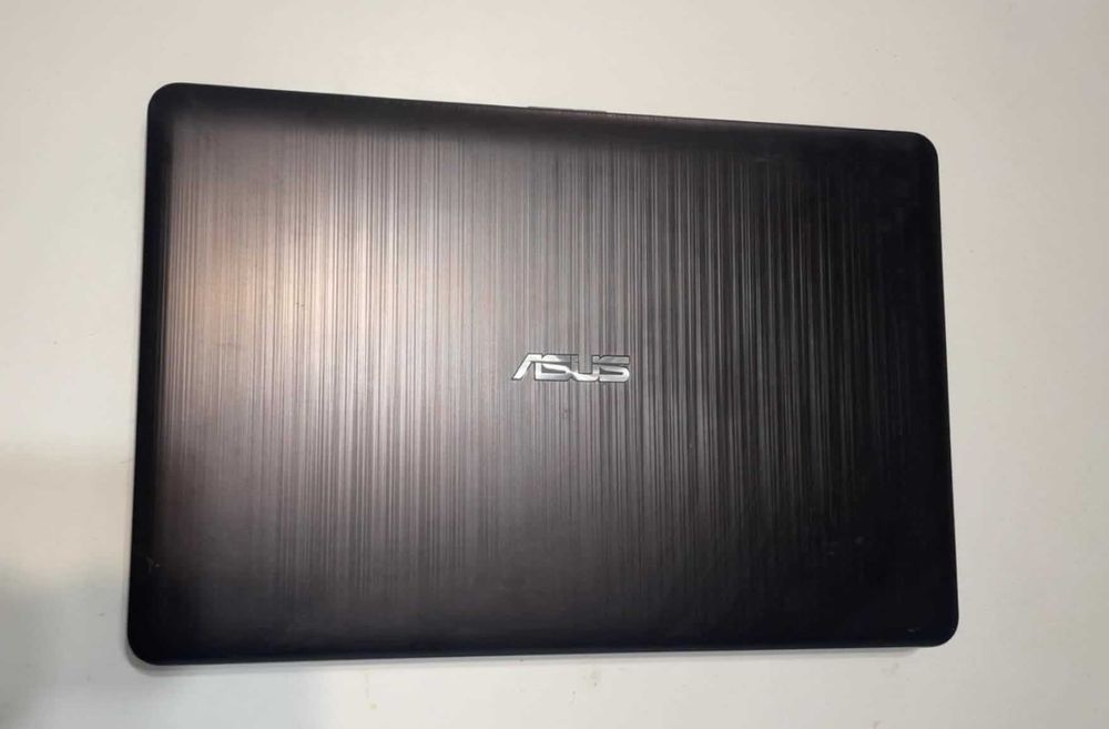 Лаптоп ASUS VivoBook, 15.6", Intel Pentium N4200, NVIDIA GT920MX 2GB, 4 GB RAM, 1 TB HDD