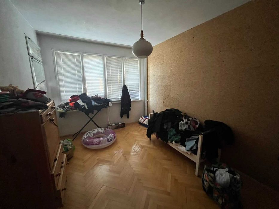 Четиристаен апартамент 110 кв.м. с две спални на ул. „Хината“, Казанлък