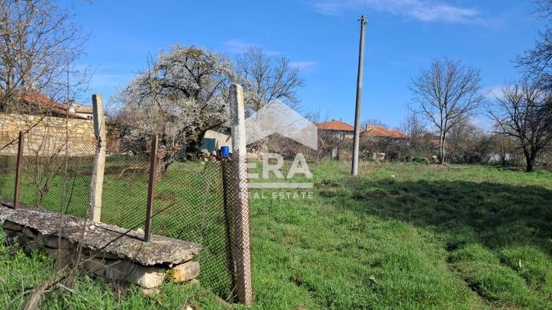 Ексклузивен, урегулиран поземлен имот за продажба, с малка постройка,