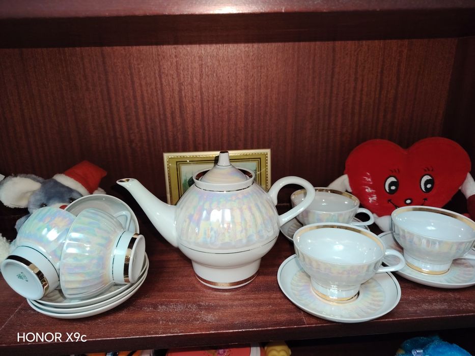 Продаётся чайный сервиз, ваза и др.