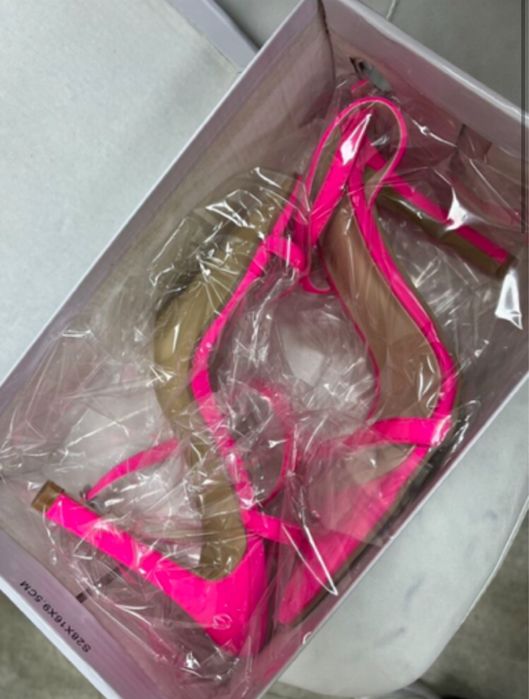 Три чифта обувки на ток