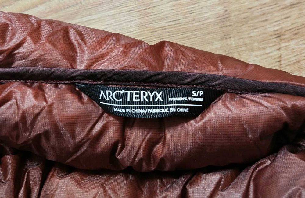 Arcteryx Оригинално дамско яке с пух и качулка размер S