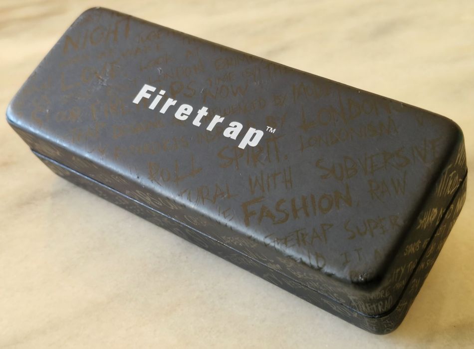 Оригинални слънчеви очила Firetrap (UV) с почистваща кърпичка и кутия!