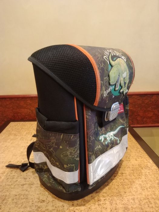 Ергономична ученическа раница-кутия Belmil