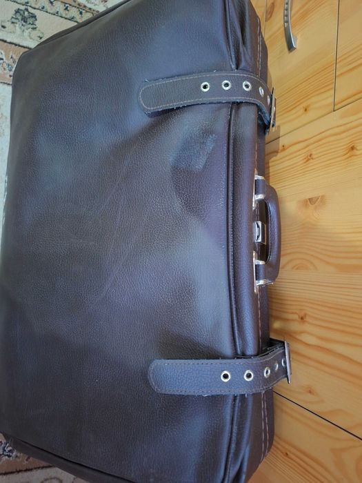 Чемодан Советский. Крепкий и вместительный.