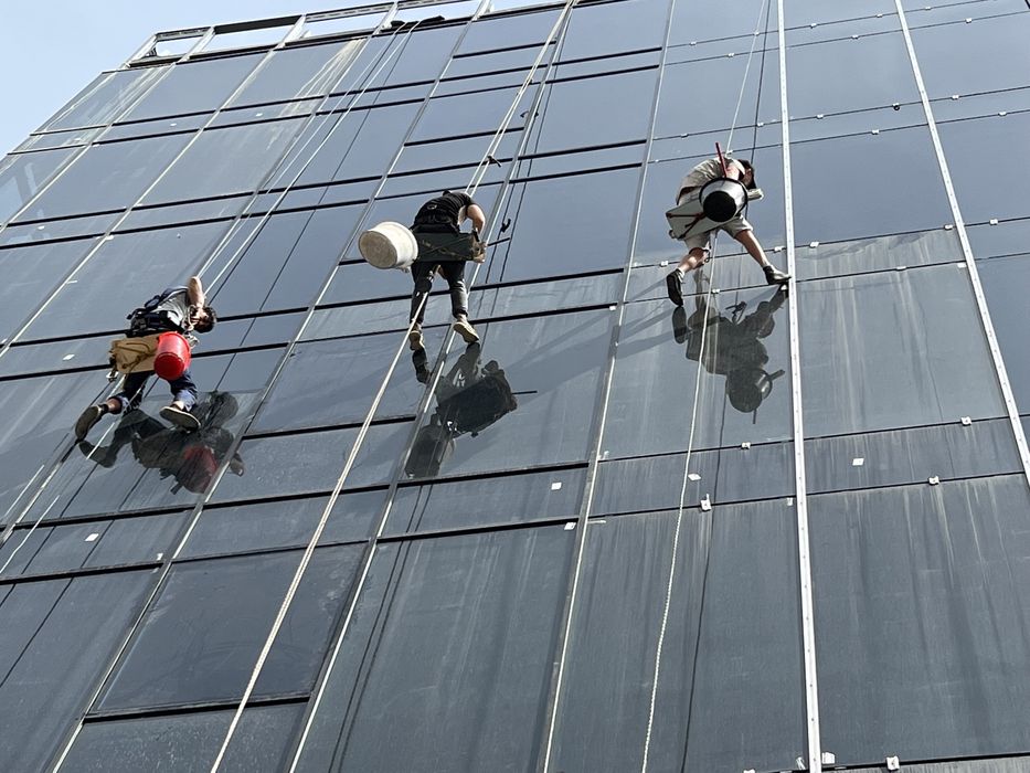 Мойка фасадов, промышленная альпинизм по Узбекистану.