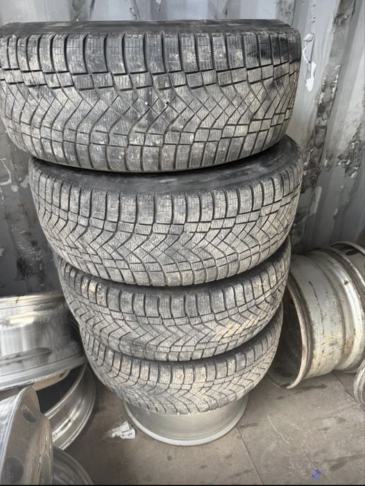 Продам резину Pirelli с дисками r17