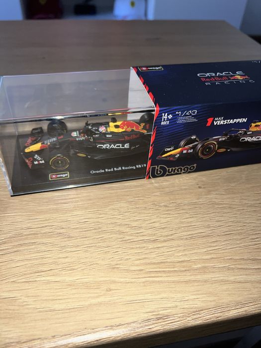 Max Verstappen Red Bull Racing RB19 #1 Formula 1 World Champion 2023 1:43 Bburago