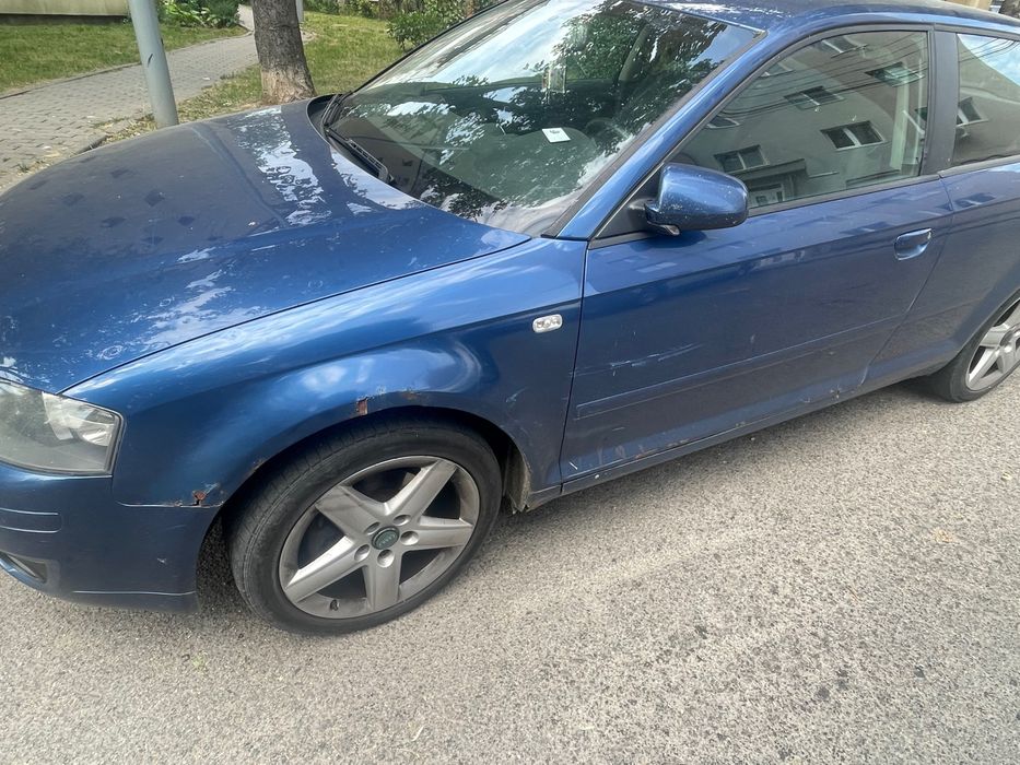 Audi a3 1.6 benzină funcționează perfect clima funcționează defecte estetice care ar costa 100-2 € pentru detali 0756697477
