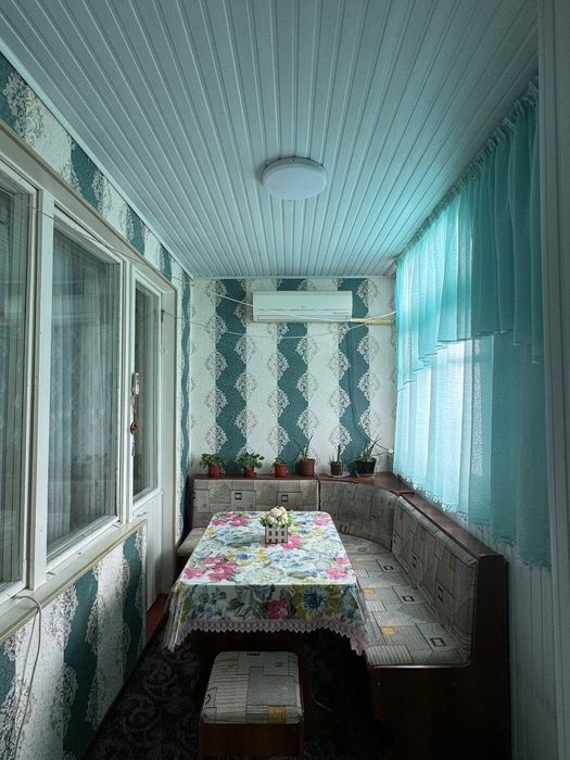 3 хоналик 4 хона қилинган, ремонти зўр, 2 та балкон,Интернет.