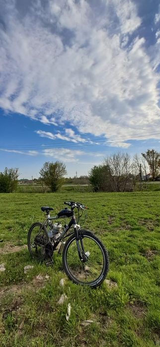 Vând bicicleta cu motor 80 CC
