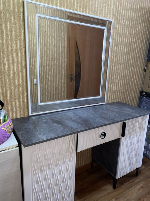 Продаю спальный гарнитур