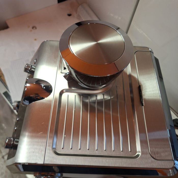 Кафе машина Делонги La Specialista  нова мострена бройка