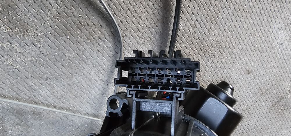 Motor usa culisanta electrica stanga Mercedes W447