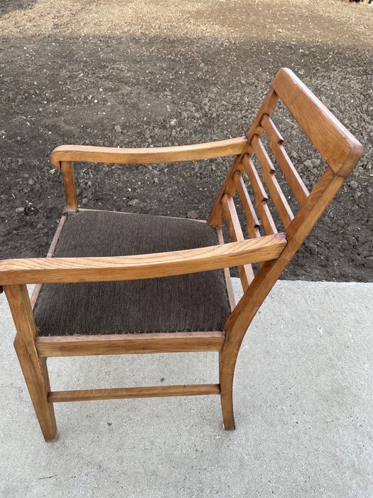 Scaun  din lemn/jilt