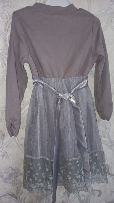 Продам платье для девочки.