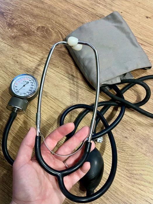 Tensiometru ITO cu stetoscop și manșetă