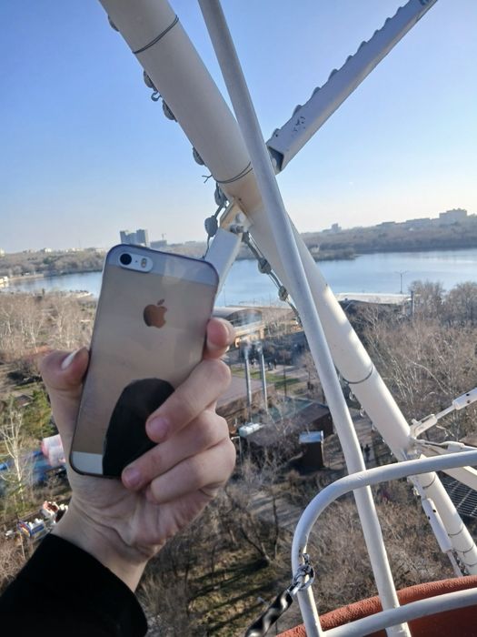 iPhone se 2016 года