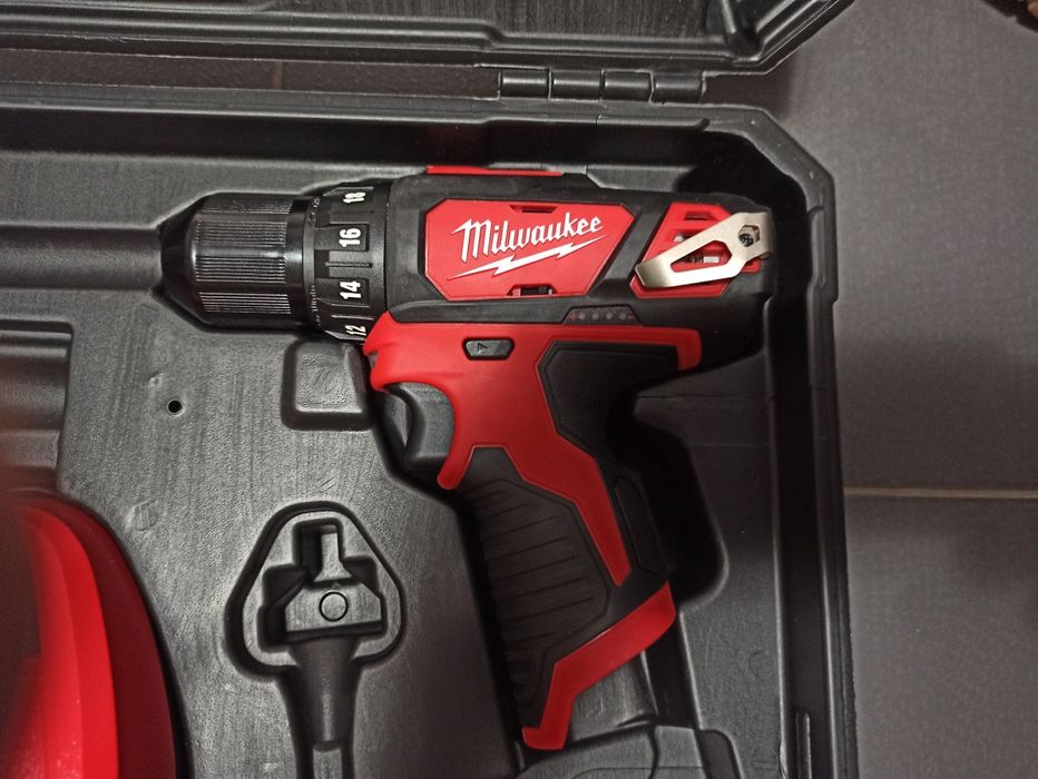 Milwaukee M12BDD