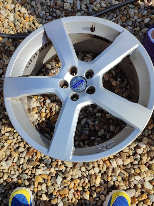 jante originale Volvo R 20 , anvelope de iarnă Pirelli :BONUS.