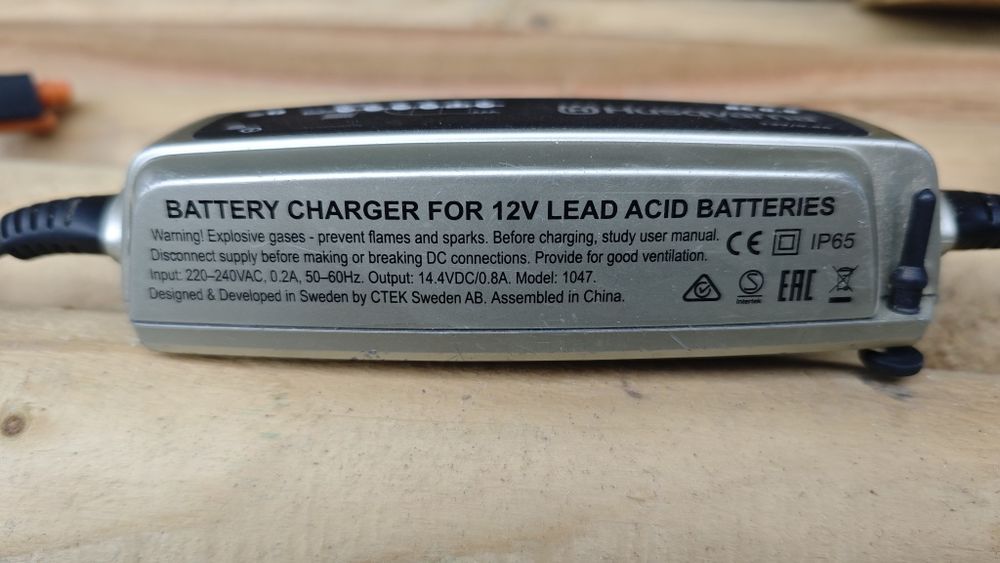 HUSQVARNA Зарядно устройство за акумулатори