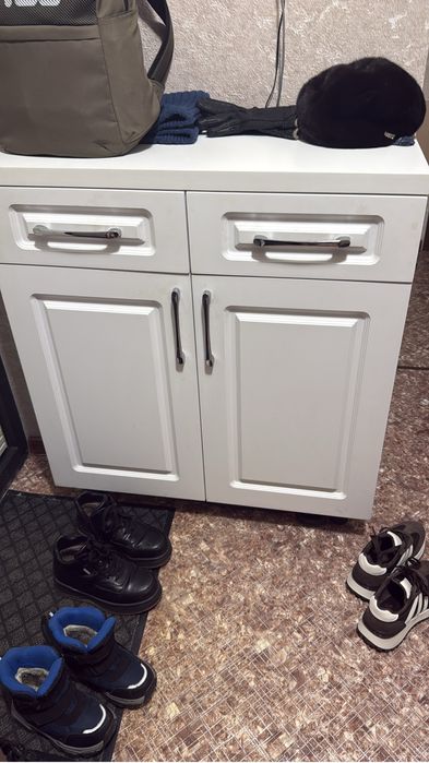 Продам тумбочку для обуви