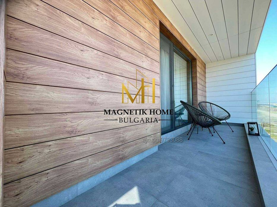 Великолепна къща с 3 спални, 4 бани, 2 паркоместа  в ж.к. Крайморие