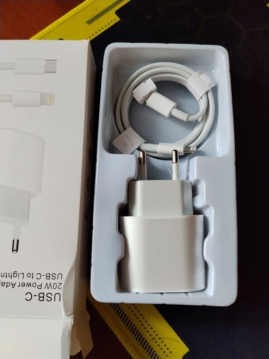 зарядка для Айфона