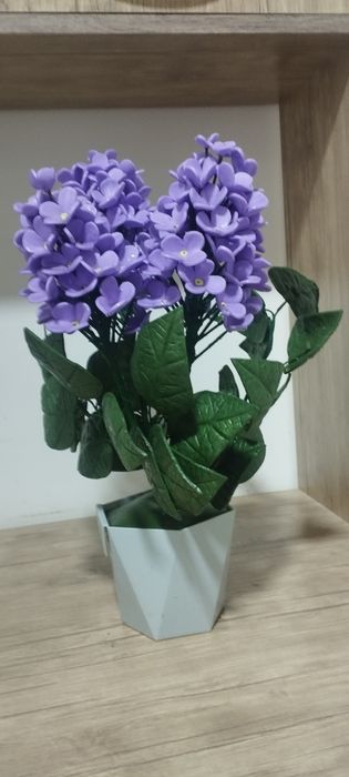 Искусственный цветок