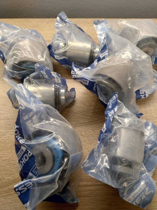 Втулки / тампони за задни носачи на Ford Mondeo, Fusion, Taurus, Edge