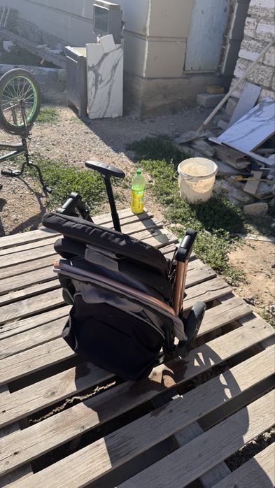 Коляска бу.
