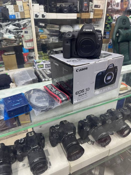 Canon 5 D mark IV va Canon 90 D