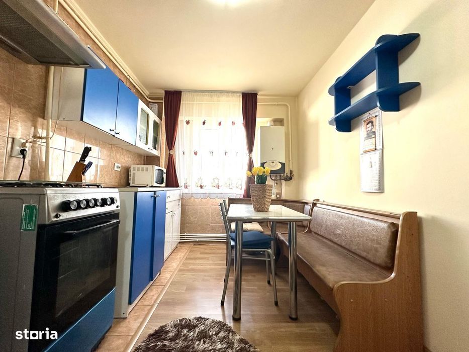 Apartament 3 camere, etaj intermediar