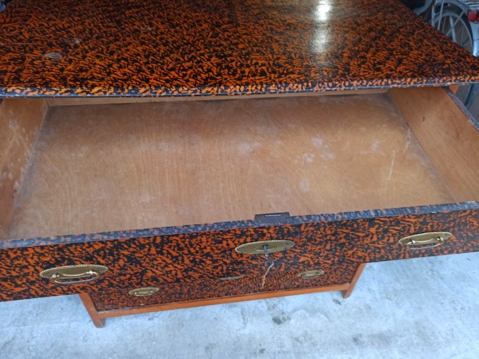 Елегантен винтидж скрин – автентично българско производство 50–60г