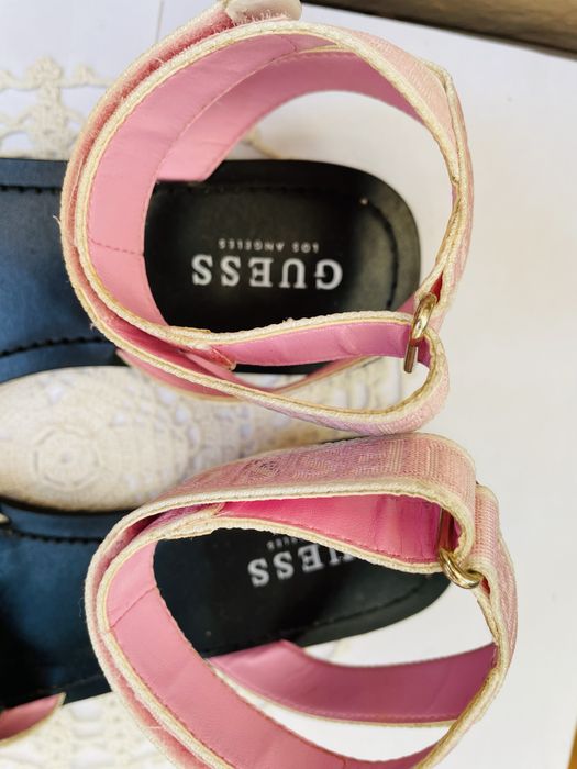 GUESS ориг. сандали от Англия