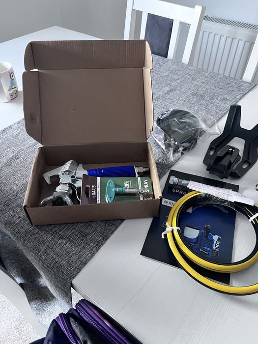 Pompa vopsea pe baterie